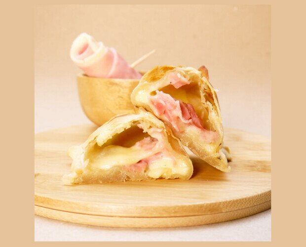 Empanada de jamon y queso. Descubre una combinación perfecta de queso gouda y queso de tetilla con jamón dulce