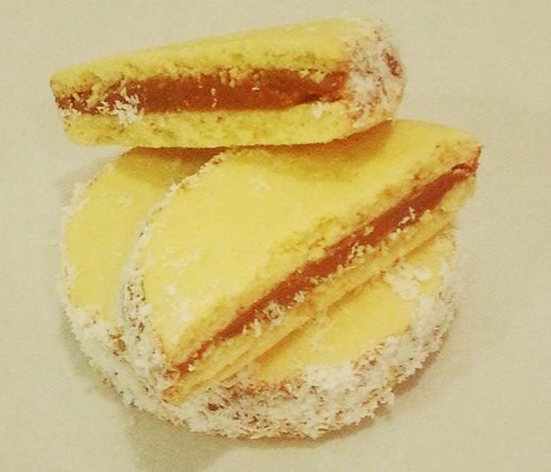 Alfajor de Maicena. Corazón de Dulce de Leche